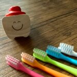 歯ブラシと歯のマスコット