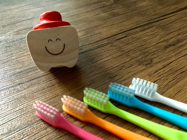 歯ブラシと歯のマスコット